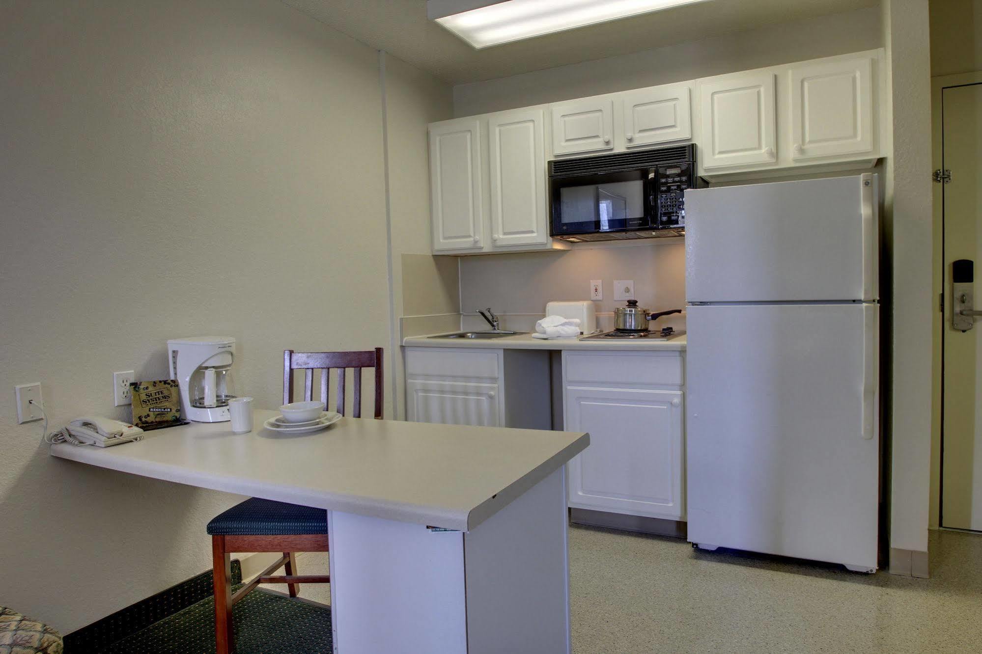 Intown Suites Extended Stay Greensboro Nc - Airport Kültér fotó
