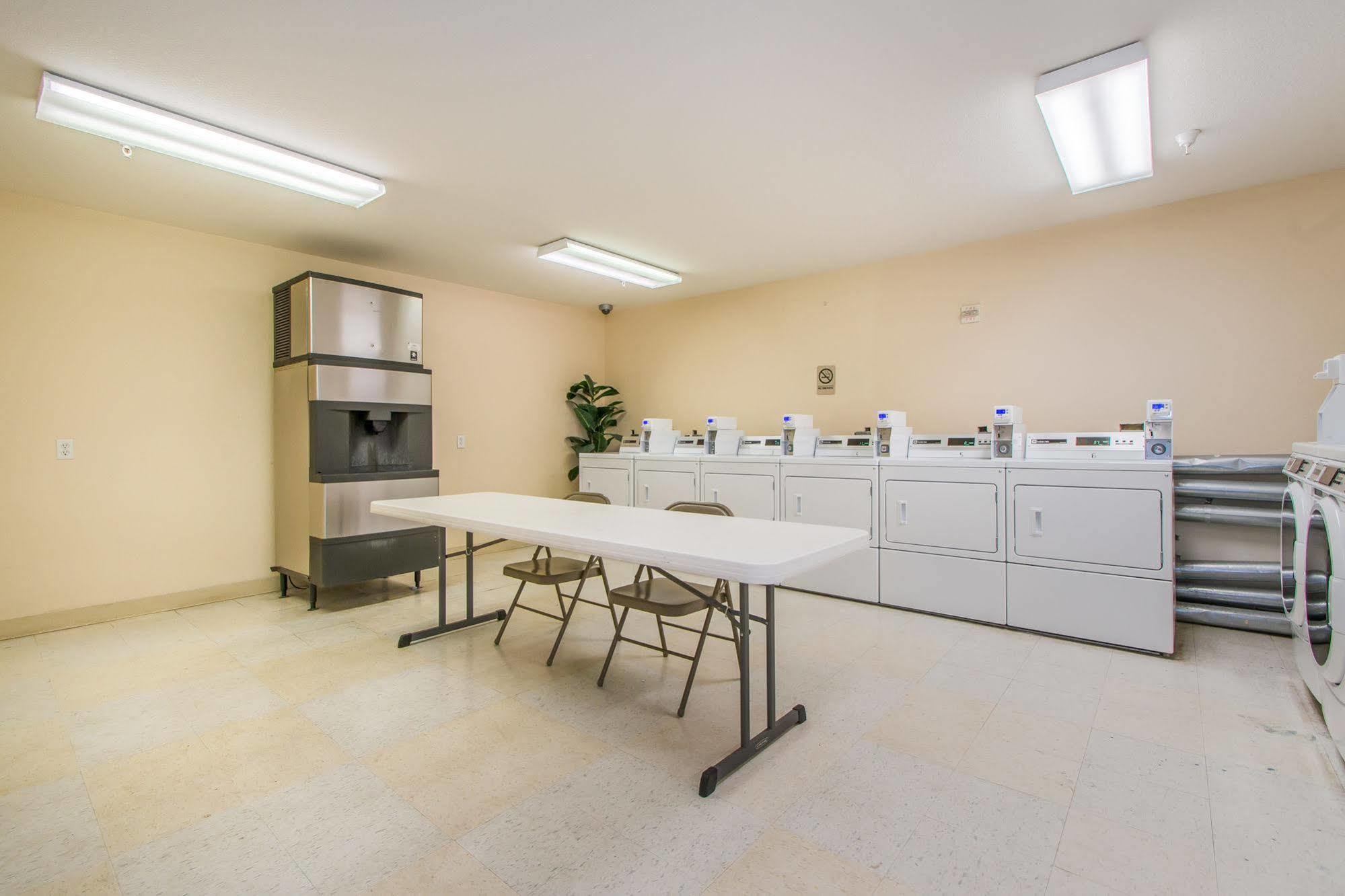 Intown Suites Extended Stay Greensboro Nc - Airport Kültér fotó